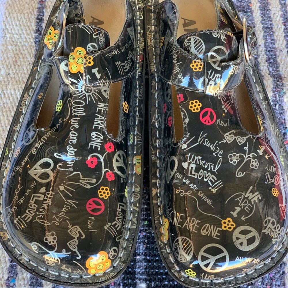 Alegria Clogs